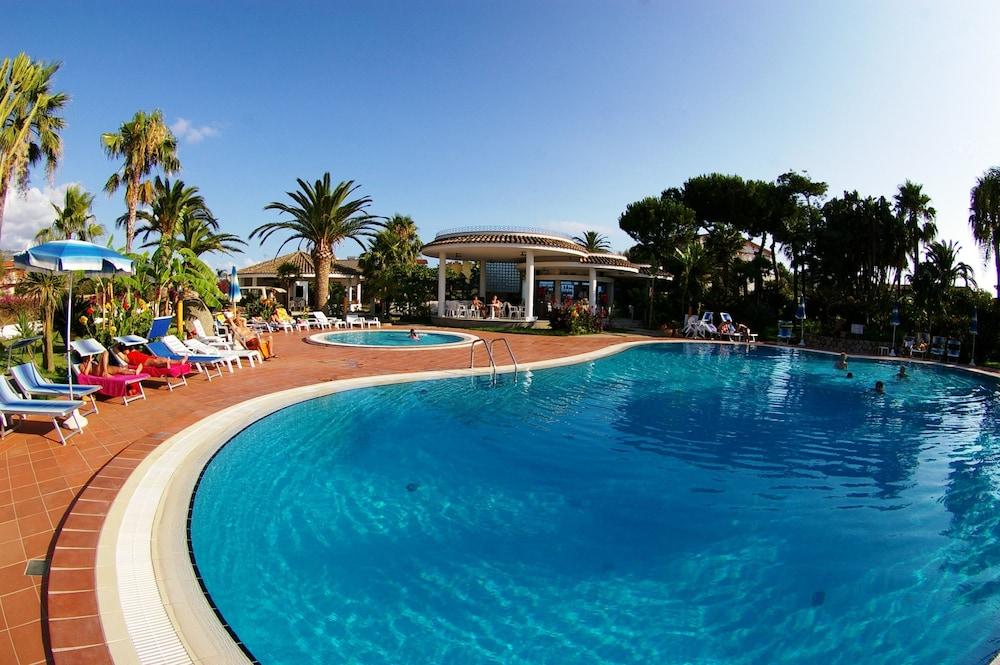 Costa Azzurra Hotel 3*